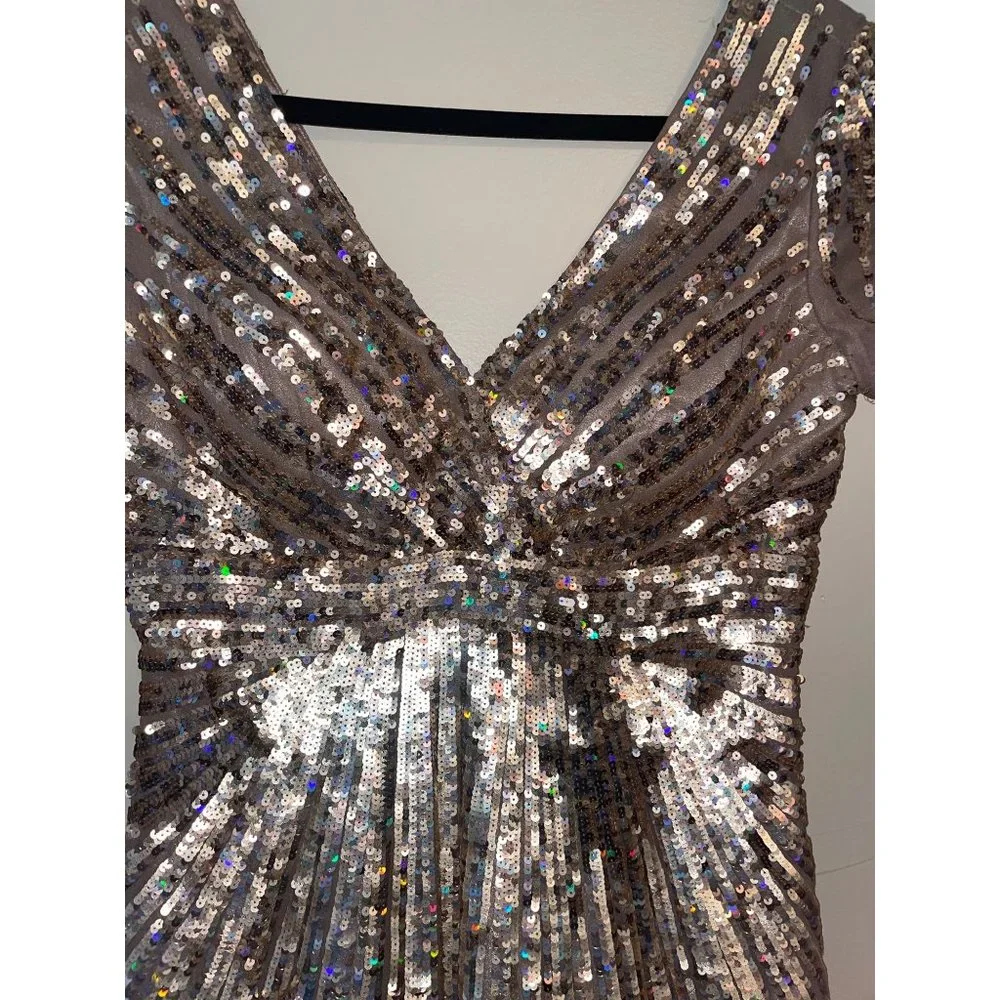 JOVANi Cap Sleeve V-neck Mini Gold Iridescent Sequins Size 4 party new year prom - Picture 2 of 9